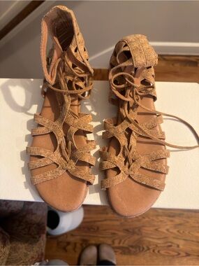 gentle souls Tan Strappy Lace-Up Gladiator Sandals